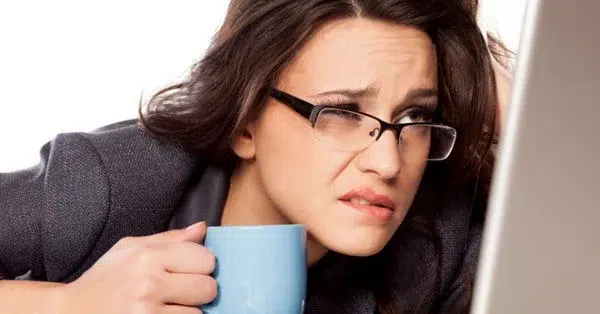Đeo Kính Sau Nâng Mũi Được Không