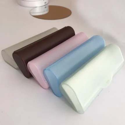 Hộp đựng mắt kính nhựa chống gãy nhiều màu bền đẹp - Màu ngẫu nhiên