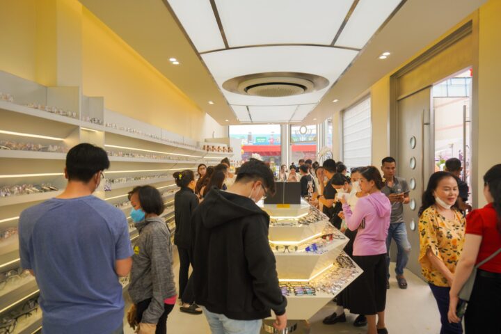 mat kinh phu nhuan 1 e1738577910327 1