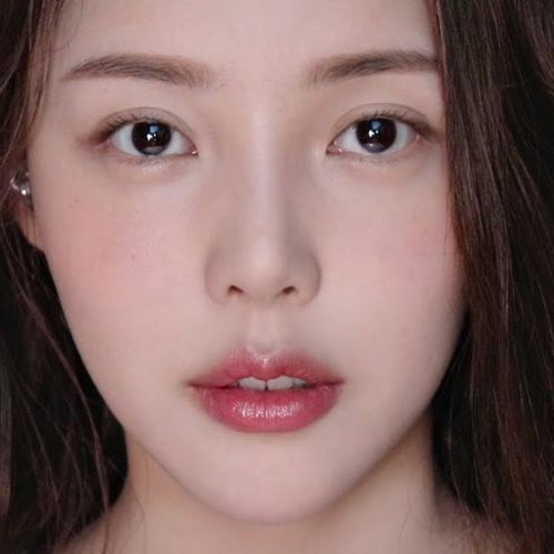 người có mắt hạnh nhân