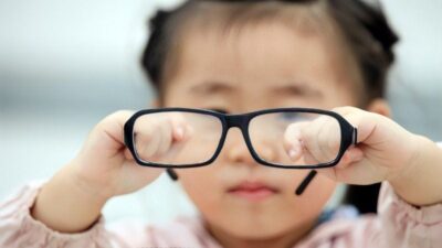 làm việc nhiều với máy tính | mắt bị tăng độ
