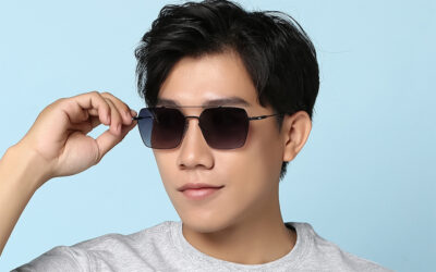 người mẫu đeo kính đen