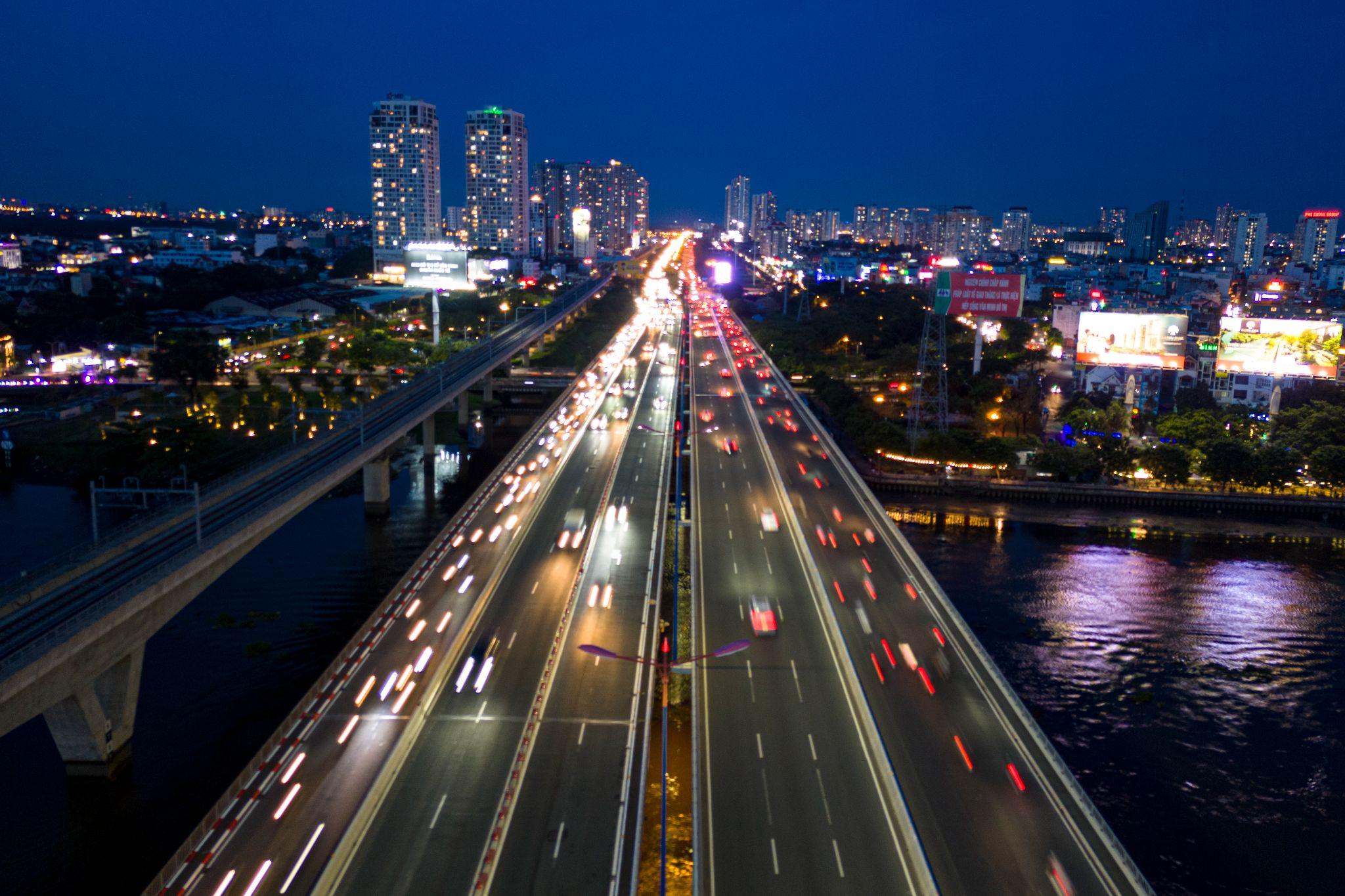 giao thông thành phố Hồ Chí Minh về đêm