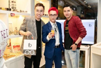 3 người đàn ông mua mắt kính tại LB Eyewear