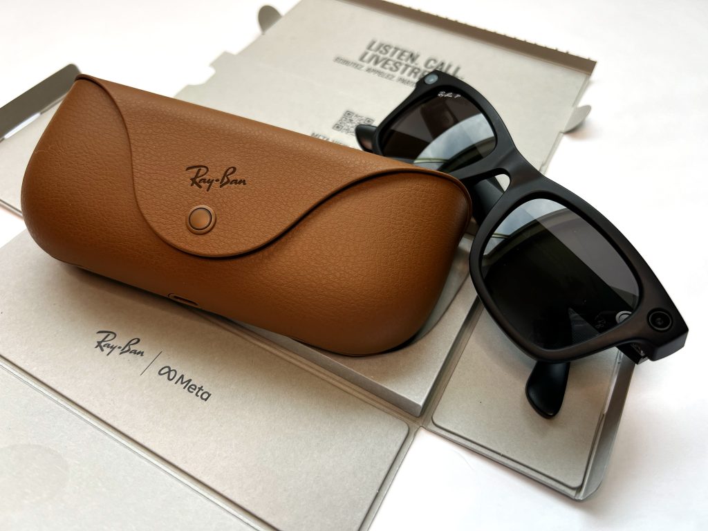 gọng kính RayBan và hộp kính