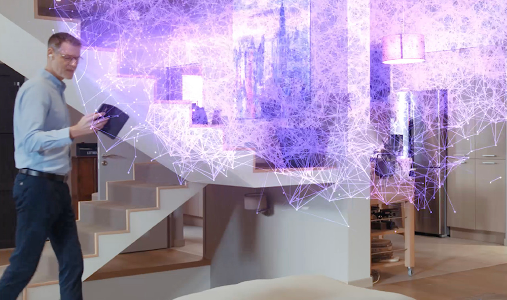 người đang đeo kính Essilor Varilux XR series