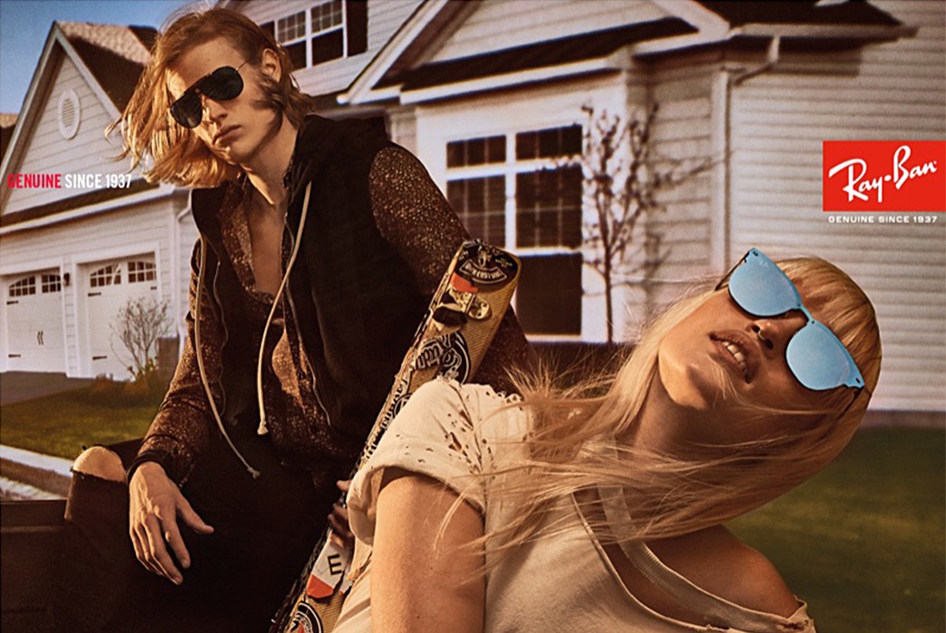 hai người mẫu đeo kính Ray-Ban cùng dòng chữ: Genuine since 1937