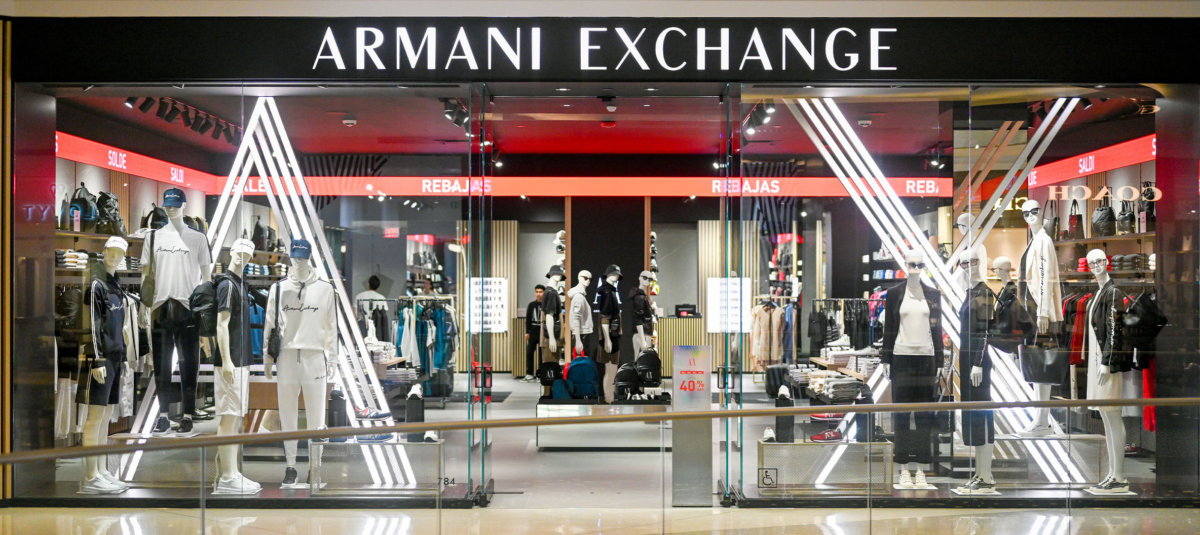 cửa hàng Armani Exchange