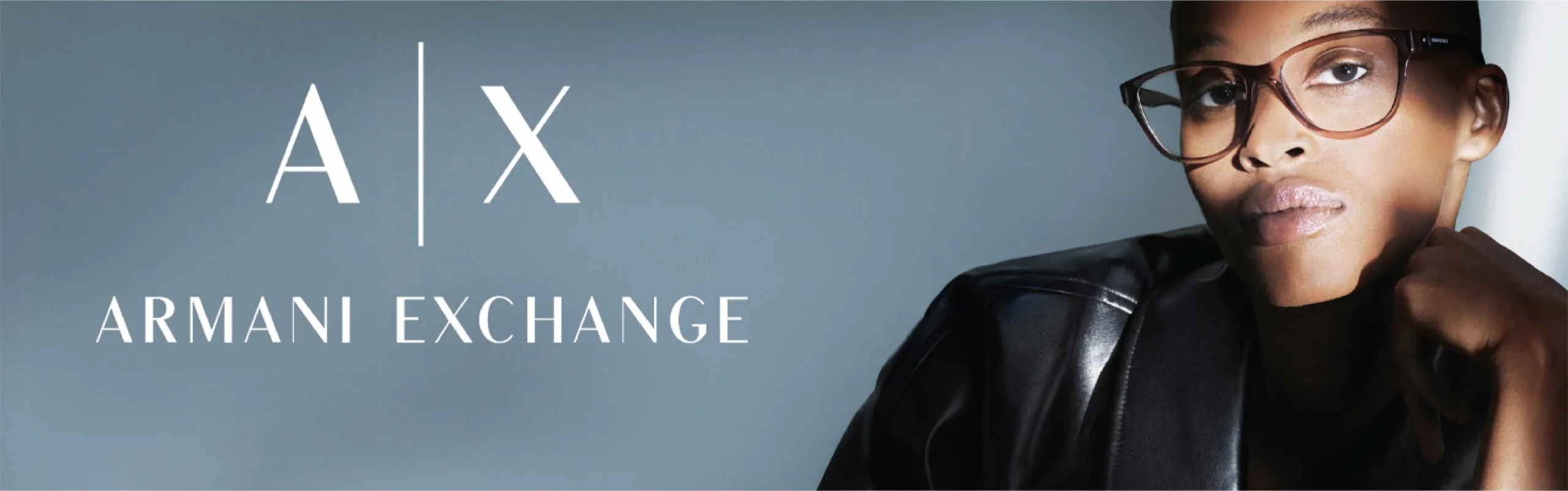 người mẫu đeo kính armani exchange