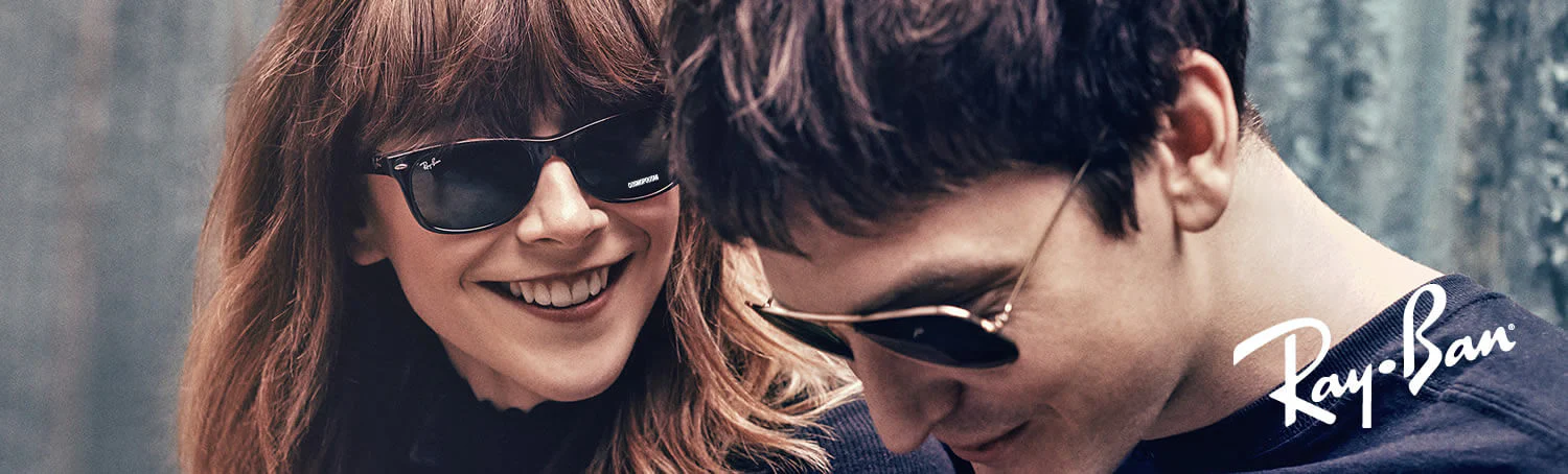 người mẫu đeo kính Ray-Ban Unisex